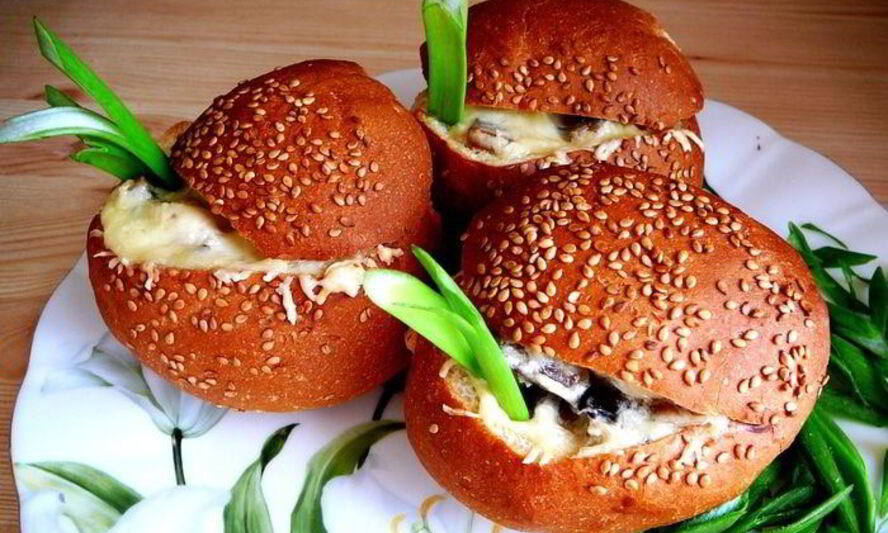 Рецепт жюльена с курицей и грибами в булочках